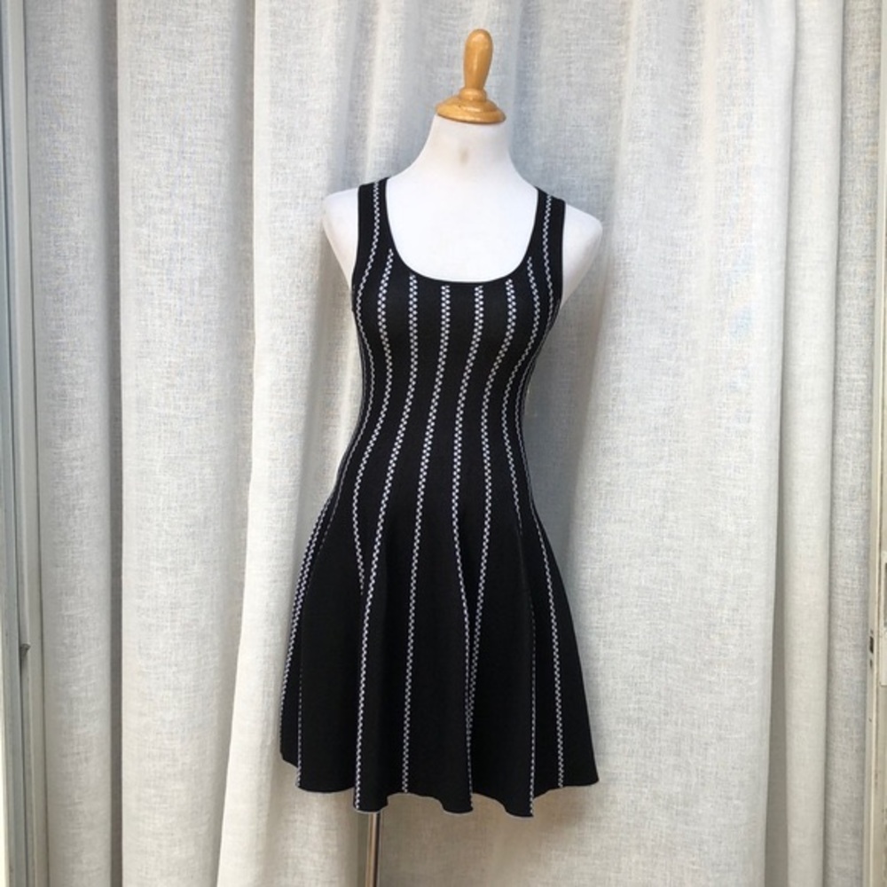 G.I.N sleeveless black and white knit stretch mini dress